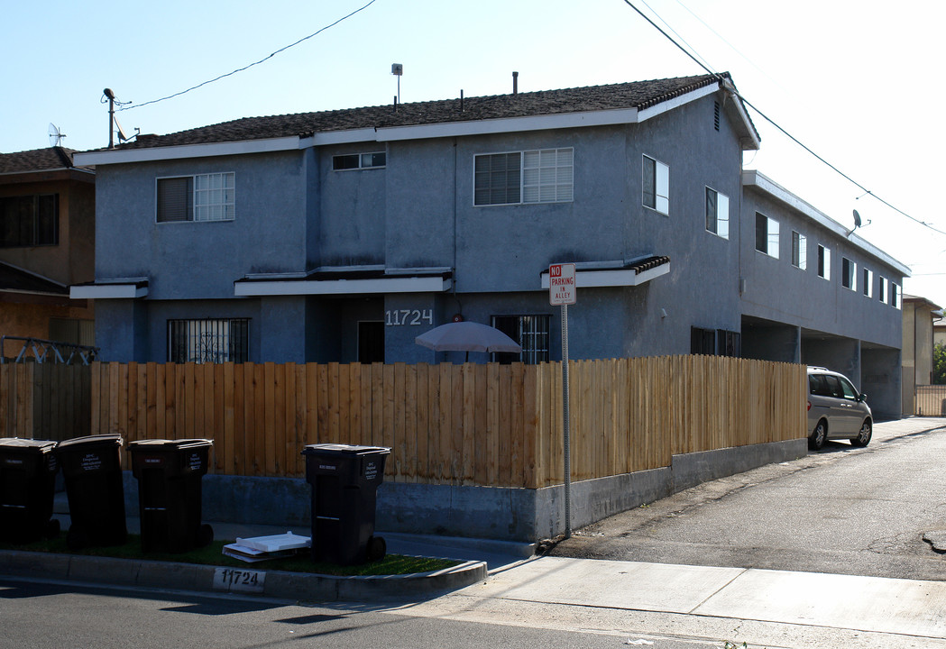 11724 Truro Ave in Hawthorne, CA - Foto de edificio