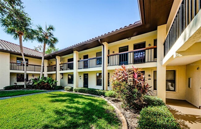 2112 Hammock Pine Blvd in Clearwater, FL - Building Photo - Building Photo