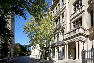 5 E 78th St in New York, NY - Foto de edificio - Building Photo
