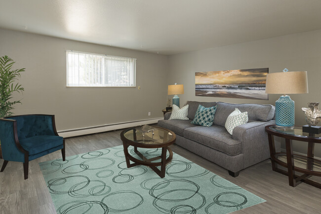 Mason Manor Apartments in Colorado Springs, CO - Building Photo - Building Photo