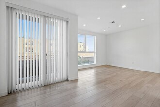 The Carlton At Hollywood in Los Angeles, CA - Building Photo - Building Photo