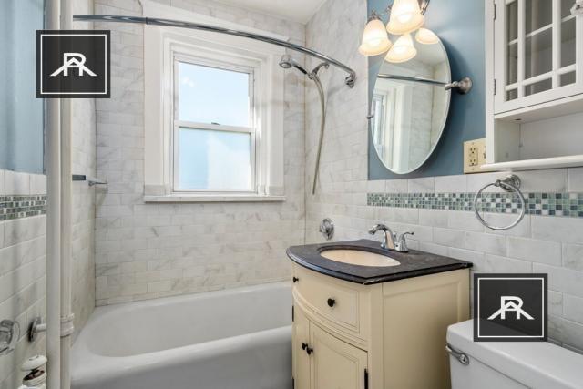1605 Commonwealth Ave in Boston, MA - Building Photo - Building Photo