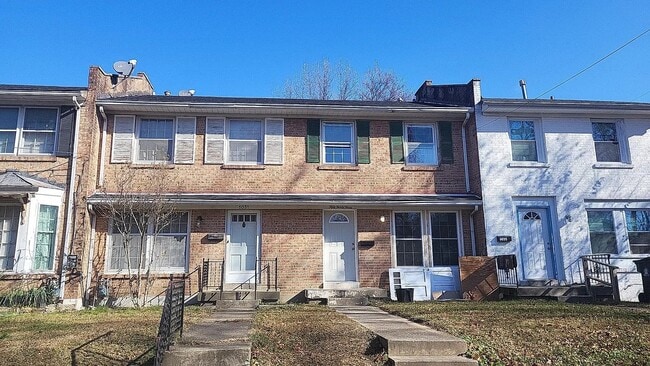 property at 5033 Wabash Pl
