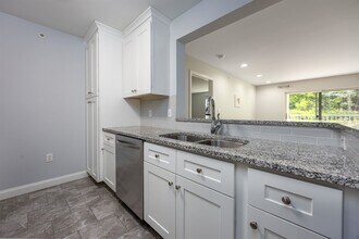 245 Edward J Roy Dr in Manchester, NH - Building Photo - Building Photo