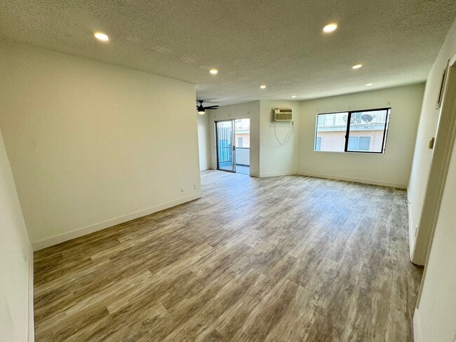 3510 Clarington Ave in Los Angeles, CA - Building Photo - Building Photo