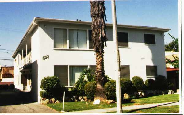 827 Westmount Dr in West Hollywood, CA - Building Photo