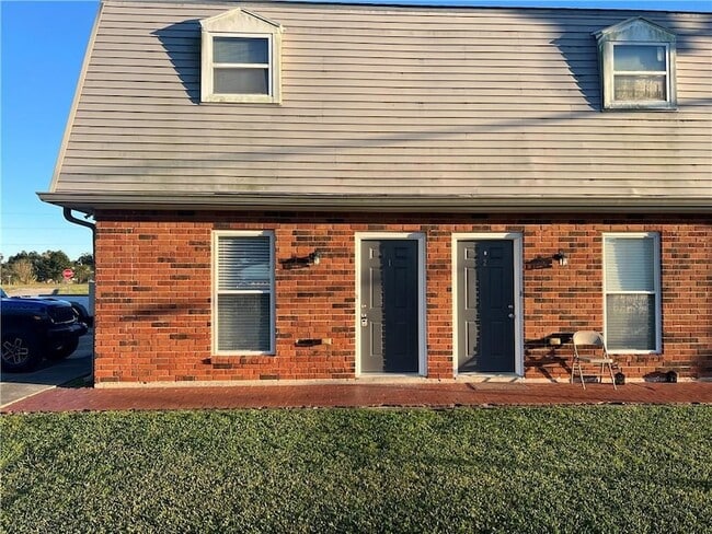 316 Plantation Dr, Unit 1 in Chalmette, LA - Building Photo - Building Photo