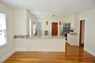 169 Harvard St, Unit 1 in Medford, MA - Foto de edificio - Building Photo