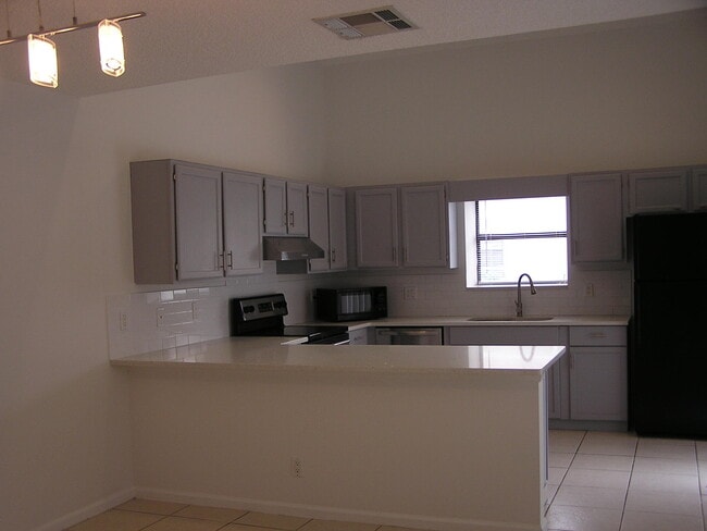 property at 1103 Summerwinds Ln