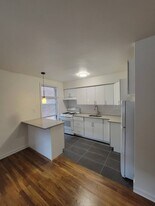 43-20 48th St, Unit 3221 in Queens, NY - Building Photo