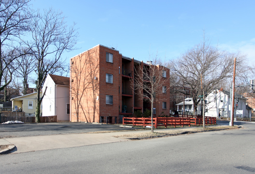 4001 1st St SE in Washington, DC - Building Photo