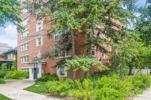 1101 Grove St in Evanston, IL - Building Photo