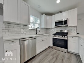 5962 Belcrest St in Houston, TX - Building Photo