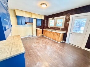 866 Vankirk St in Clairton, PA - Foto de edificio - Building Photo