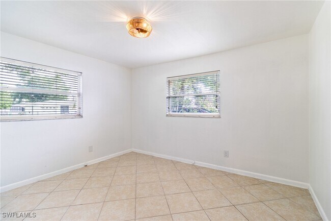 2702 SE 17th Ave in Cape Coral, FL - Building Photo - Building Photo