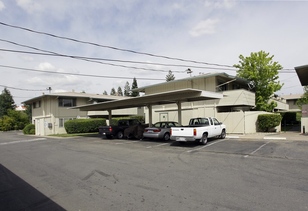 Sierra Gardens Apartments in Roseville, CA