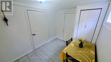 1559 Northmount Ave in Mississauga, ON - Building Photo - Building Photo