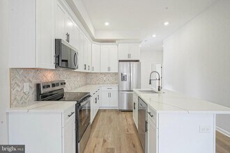 952 N Marshall St in Philadelphia, PA - Building Photo - Building Photo