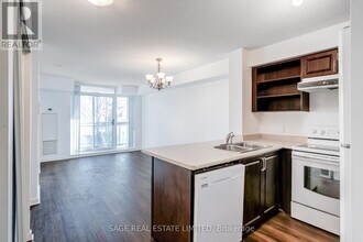 120 Dallimore Cir in Toronto, ON - Building Photo - Building Photo