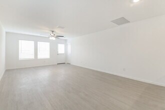 1717 Crossbill St in Forney, TX - Foto de edificio - Building Photo