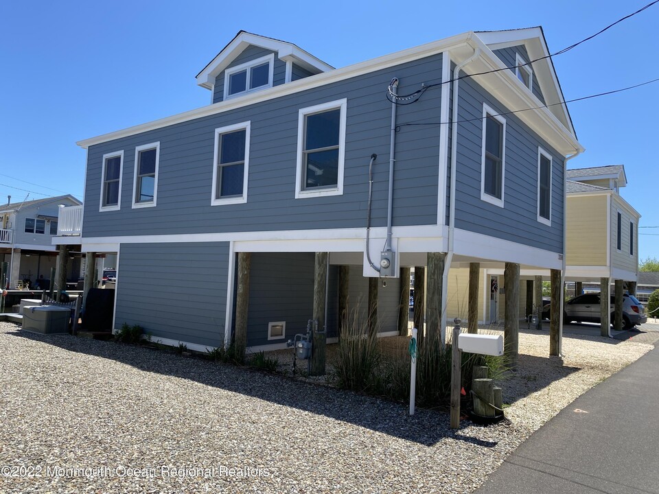 3336 Teal Ln in Lavallette, NJ - Foto de edificio