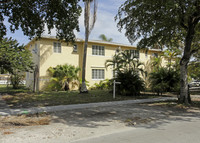 Hampton Green Apartments in North Miami, FL - Building Photo - Building Photo