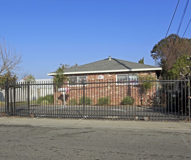 3621 44th Ave in Sacramento, CA - Foto de edificio - Building Photo