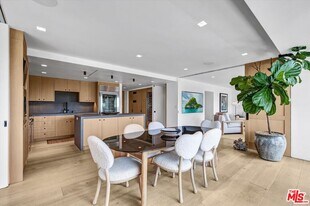 999 N Doheny Dr in West Hollywood, CA - Building Photo