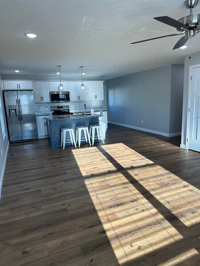102 Lake Spring Ct in Elizabethtown, KY - Foto de edificio - Building Photo