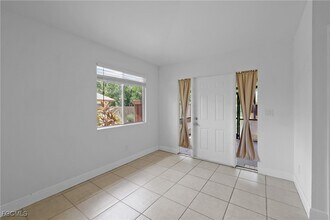 6322 Royal Woods Dr in Ft. Myers, FL - Building Photo - Building Photo