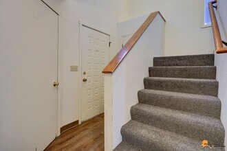 531 Idaho St in Anchorage, AK - Foto de edificio - Building Photo