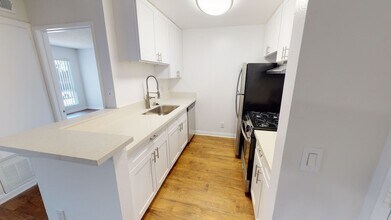 Regency Detroit Apartments in Los Angeles, CA - Building Photo - Interior Photo