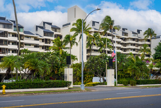 Esplanade in Honolulu, HI - Foto de edificio - Building Photo