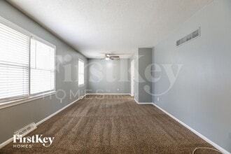 9000 N Grand Ave in Kansas City, MO - Foto de edificio - Building Photo