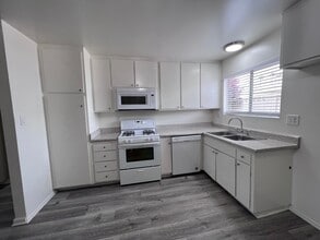 Harborscape in Huntington Beach, CA - Foto de edificio - Building Photo