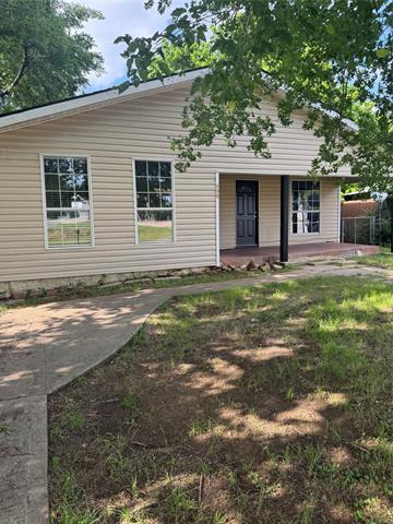 205 W Bond St in Denison, TX - Building Photo
