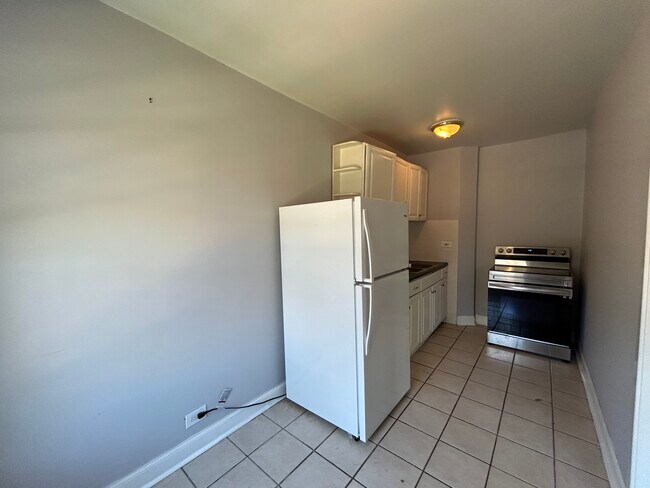 6956 N Ashland Ave in Chicago, IL - Building Photo - Building Photo