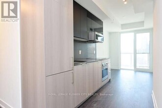 308-3308 Jarvis St in Toronto, ON - Building Photo - Building Photo