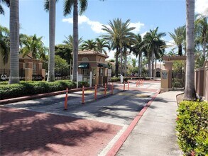9759 NW 48th Terrace in Doral, FL - Building Photo - Building Photo