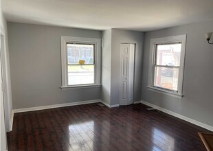 126 Essex St in Hackensack, NJ - Building Photo - Building Photo