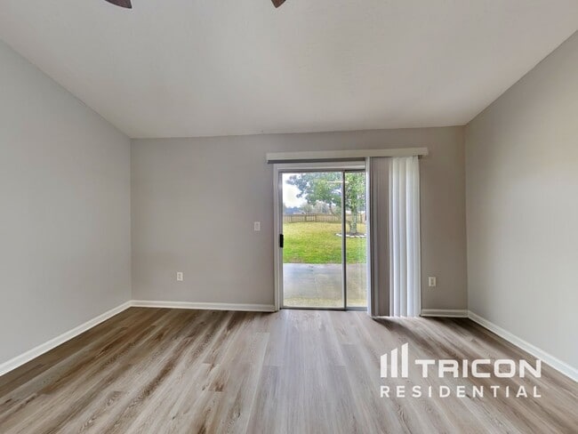 2450 Creekfront Dr in Green Cove Springs, FL - Foto de edificio - Building Photo