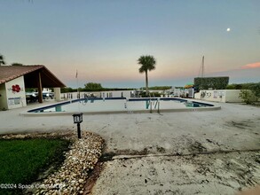 1605 Minutemen Causeway in Cocoa Beach, FL - Foto de edificio - Building Photo