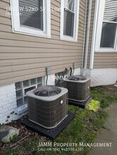 1851 W 52nd St-Unit -Lower in Cleveland, OH - Foto de edificio - Building Photo