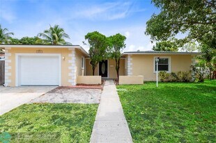 842 SW 68th Ave in North Lauderdale, FL - Building Photo