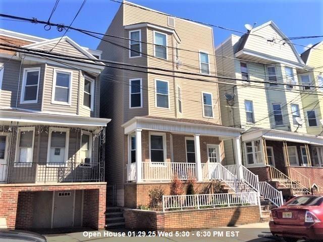 127 W 19th St in Bayonne, NJ - Foto de edificio