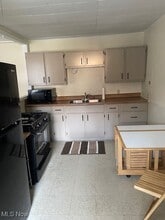 669 Eastland Rd in Berea, OH - Building Photo - Building Photo