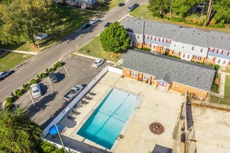 Cherry Court Apartments in Greenville, NC - Building Photo - Building Photo