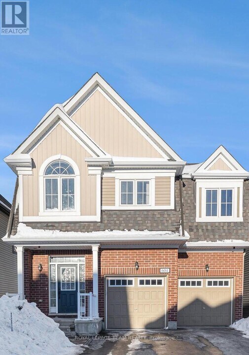 604 Malahat Way in Ottawa, ON - Building Photo