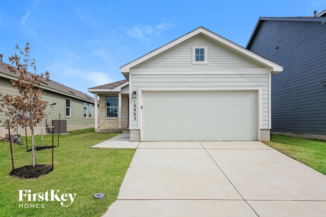 10803 Prusiner Dr in Converse, TX - Building Photo