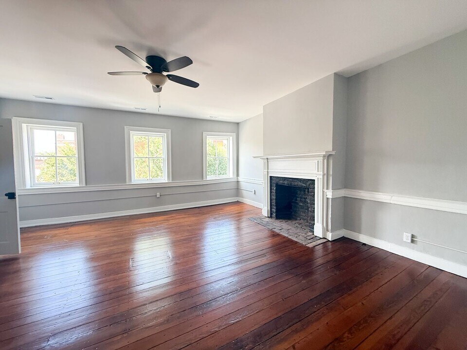 723 Caroline St in Fredericksburg, VA - Building Photo